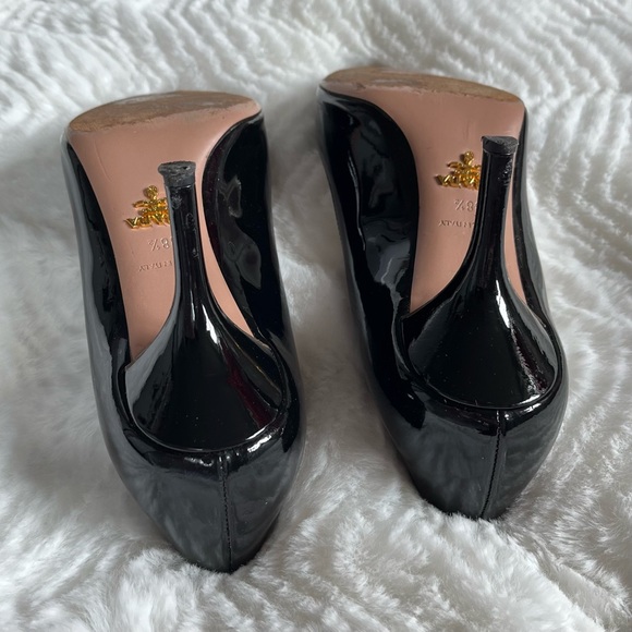 Prada black patent leather pointed toe kitten heels pumps Size 38.5/8.5 - Picture 4 of 11